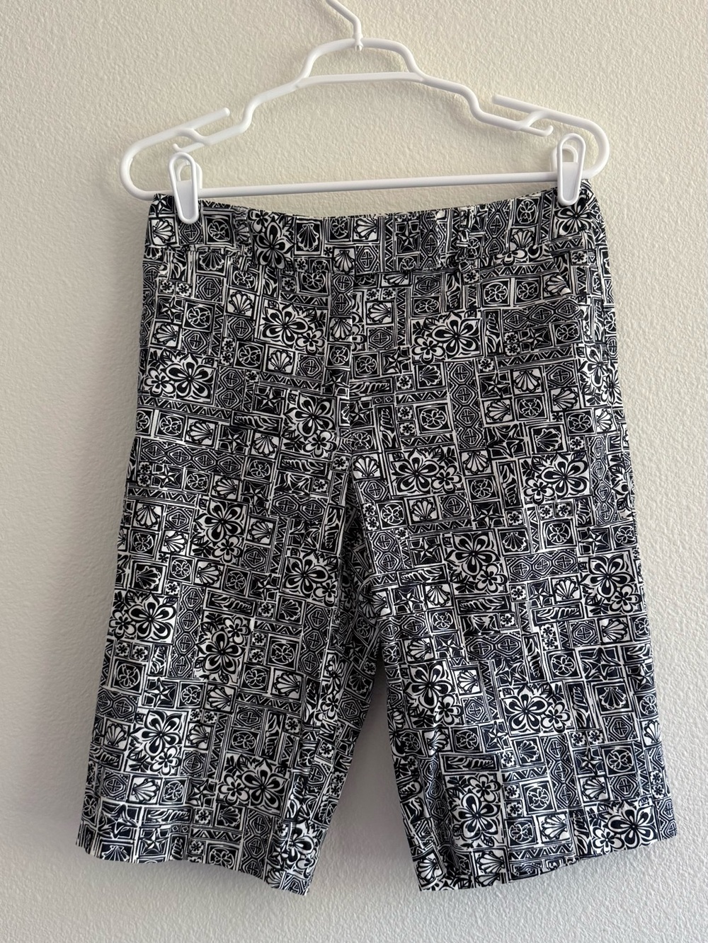 Blue & White Graphic Talbots Knee-Length Shorts Cotton Blend